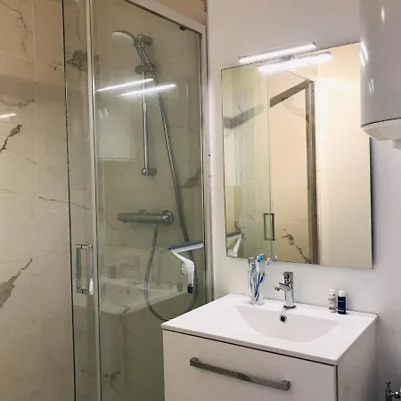 아파트 Cosy, Fully Renovated 2-room With Sea View 빌레쉬르메르