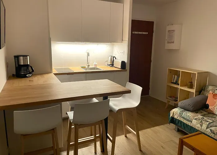 דירה Cosy, Fully Renovated 2-room With Sea View